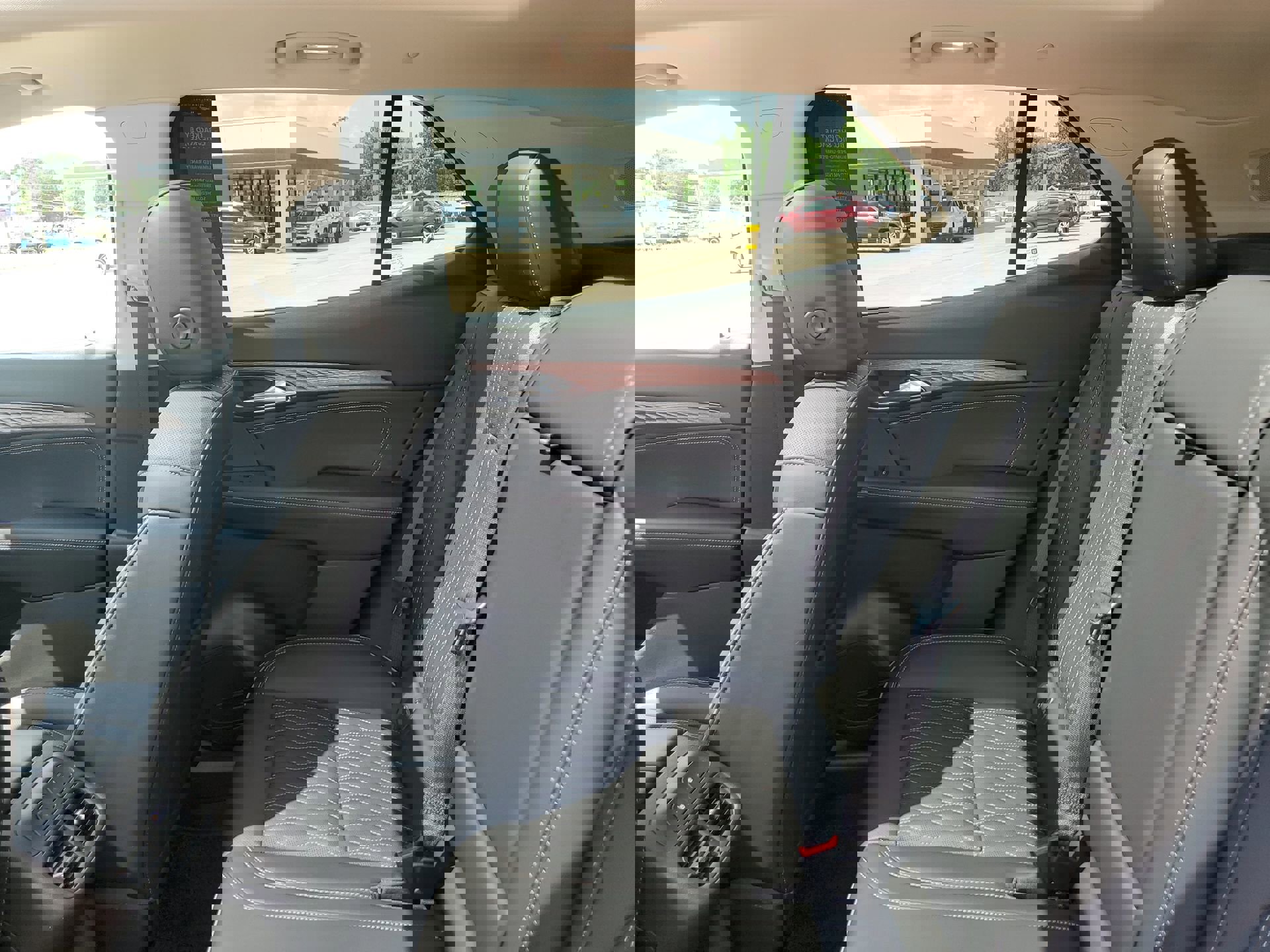 Certified 2022 Buick Envision Avenir w/ Technology Package II image 32