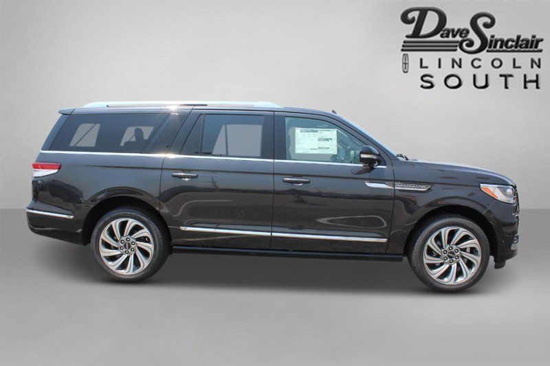 Certified 2023 Lincoln Navigator L Reserve image 4