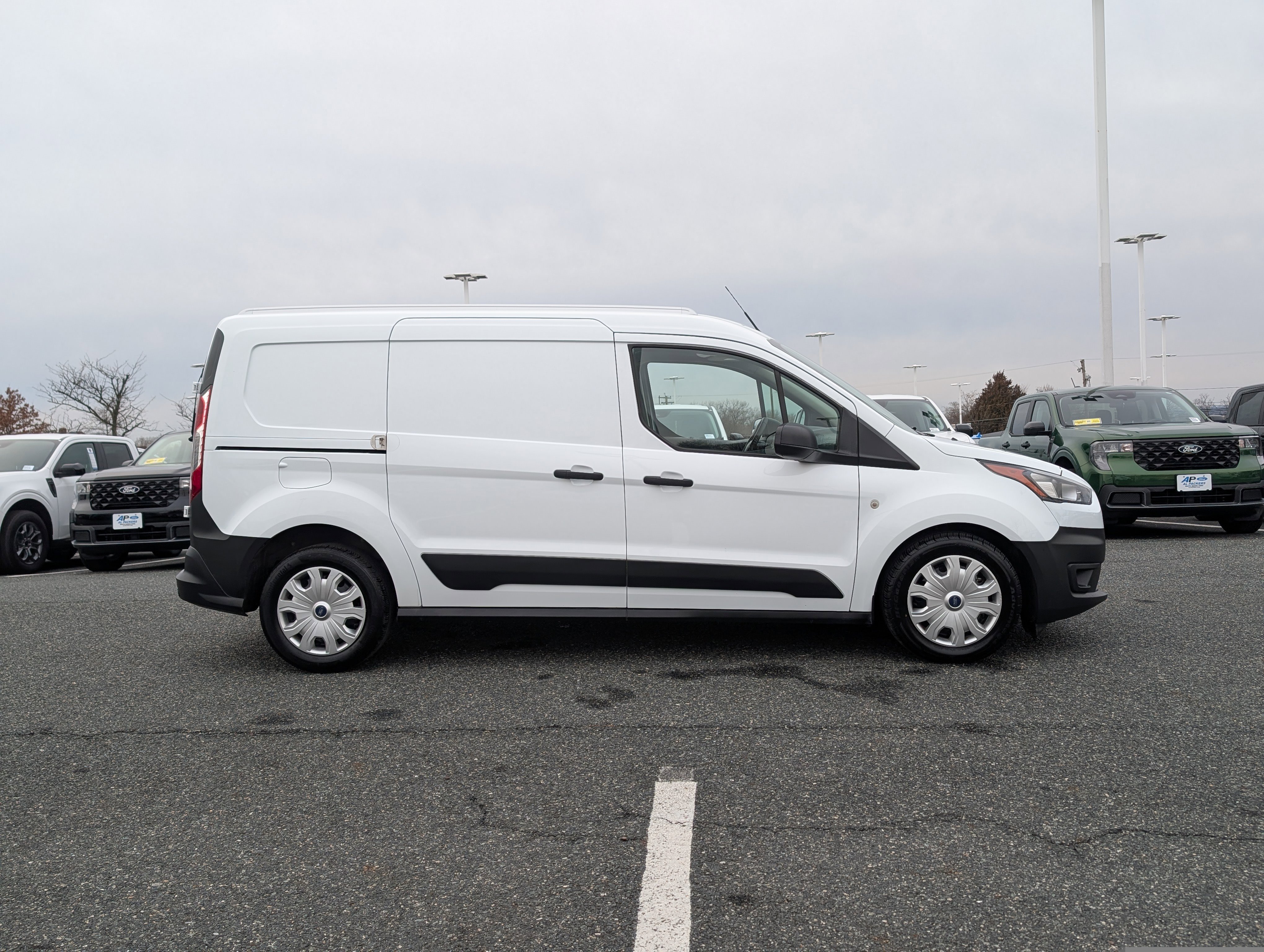 Used 2023 Ford Transit Connect XL image 2