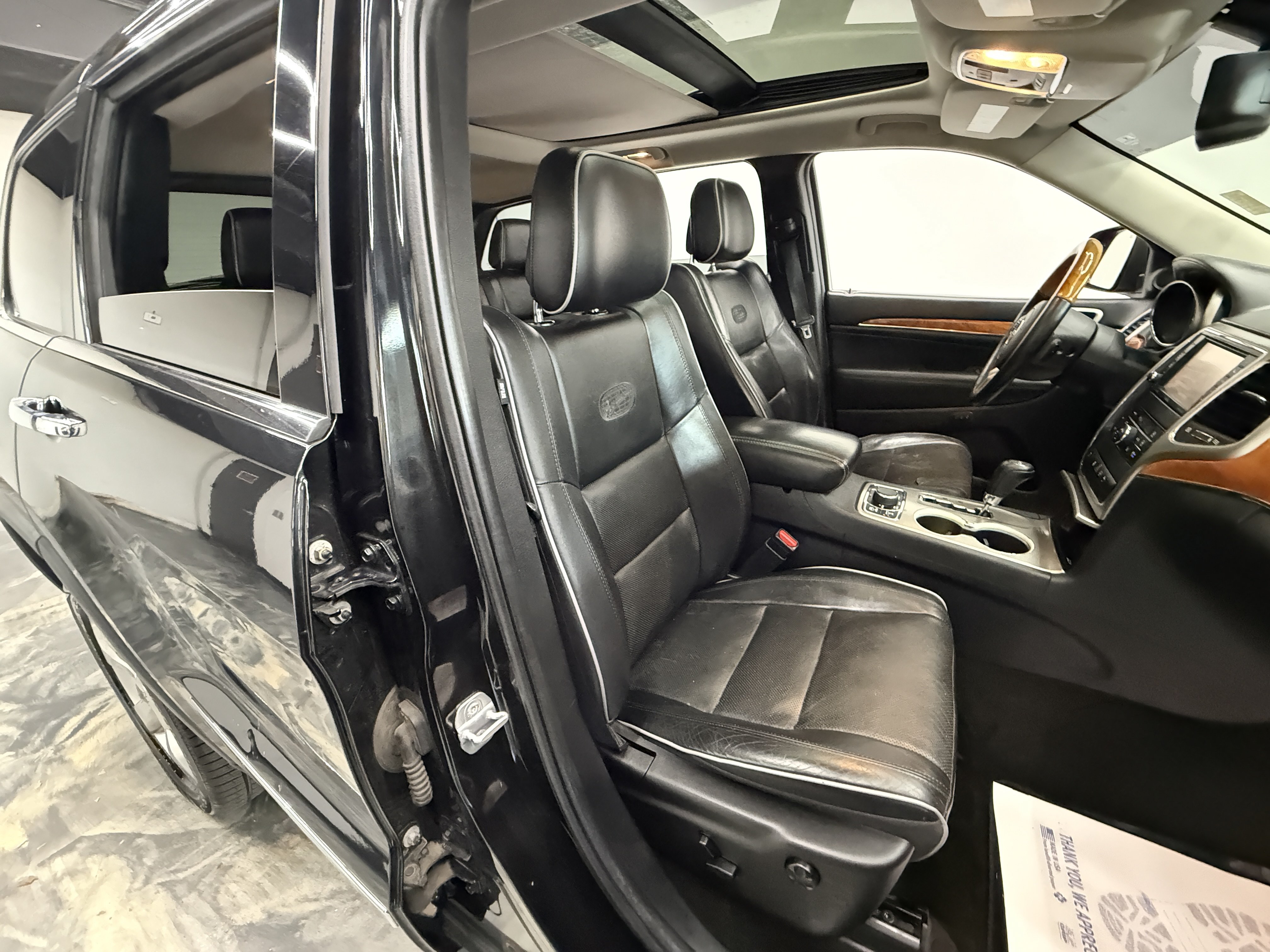 Used 2012 Jeep Grand Cherokee Overland AWD/4WD image 18