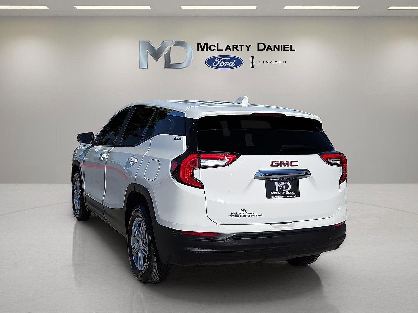 Used 2024 GMC Terrain SLE FWD image 4