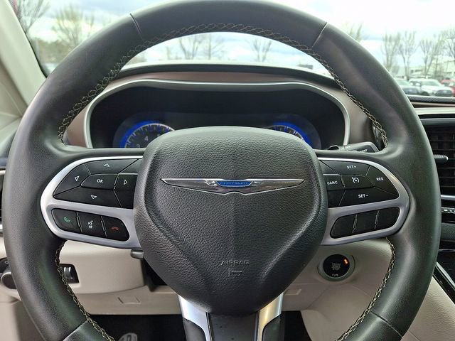 Used 2023 Chrysler Voyager LX image 20