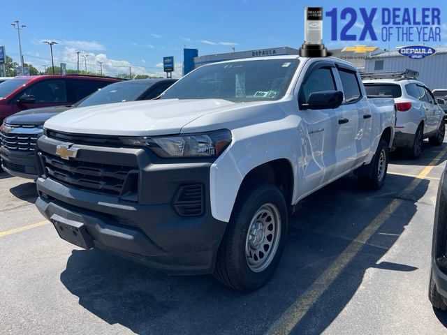 Used 2023 Chevrolet Colorado W/T w/ Technology Package RWD image 3