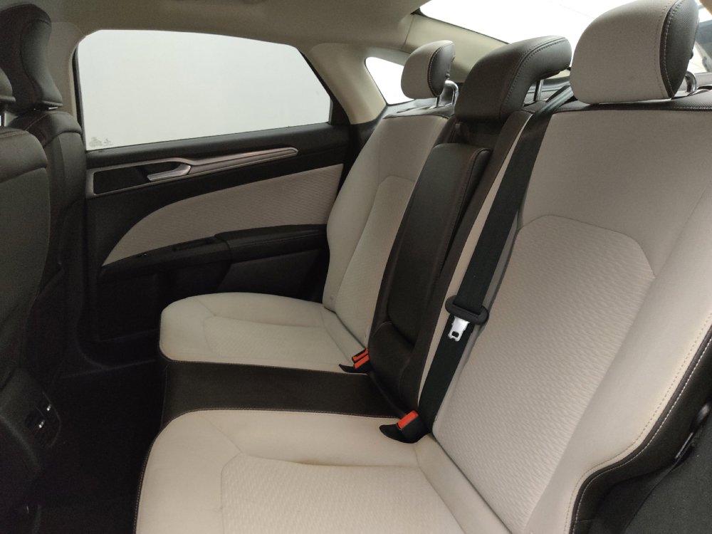 Used 2019 Ford Fusion SE w/ Equipment Group 151A FWD image 18
