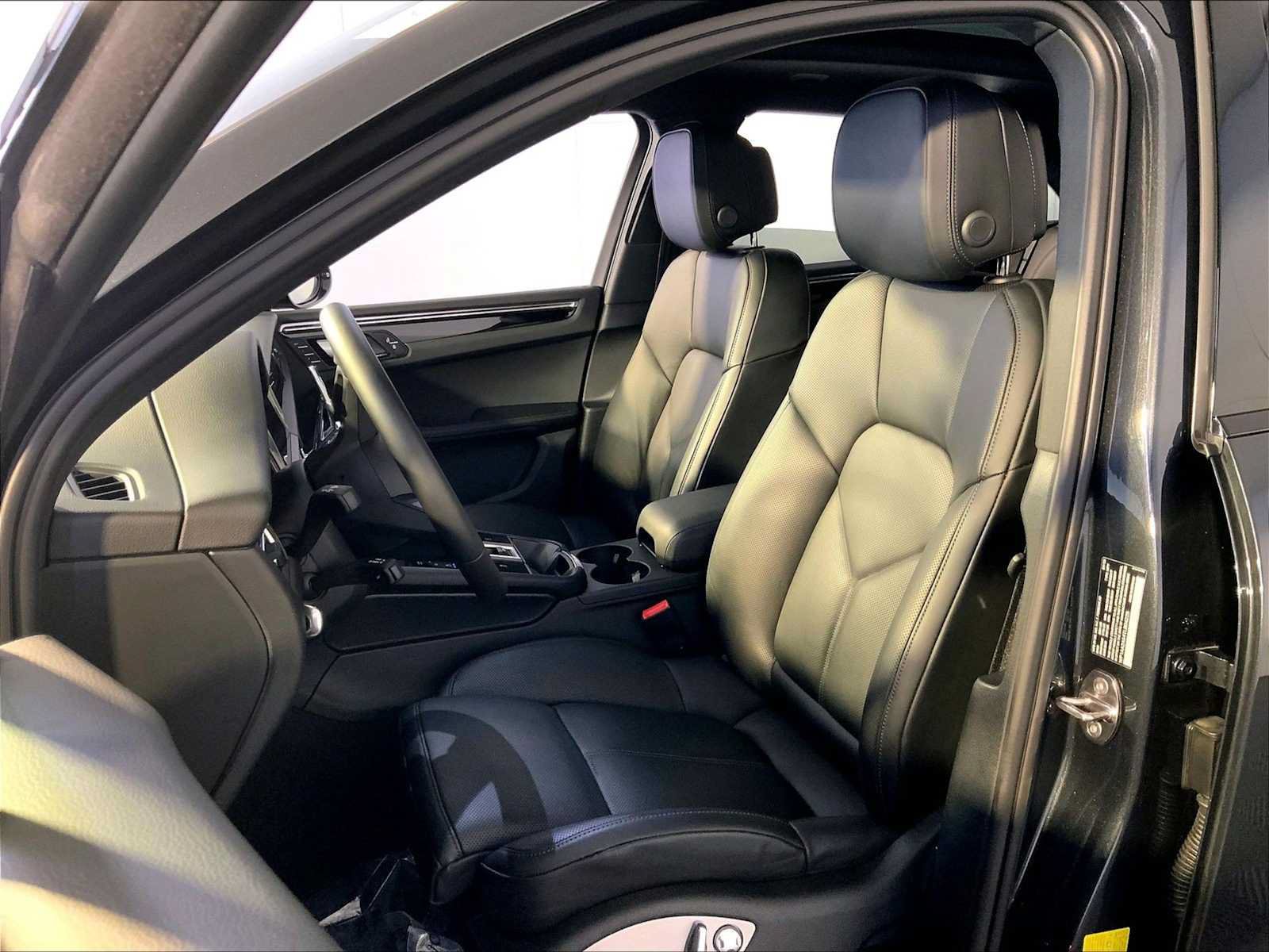 Certified 2026 Porsche Macan AWD/4WD image 5