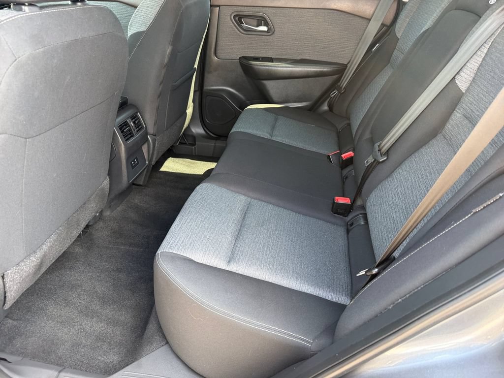 Used 2023 Nissan Rogue SV FWD image 13