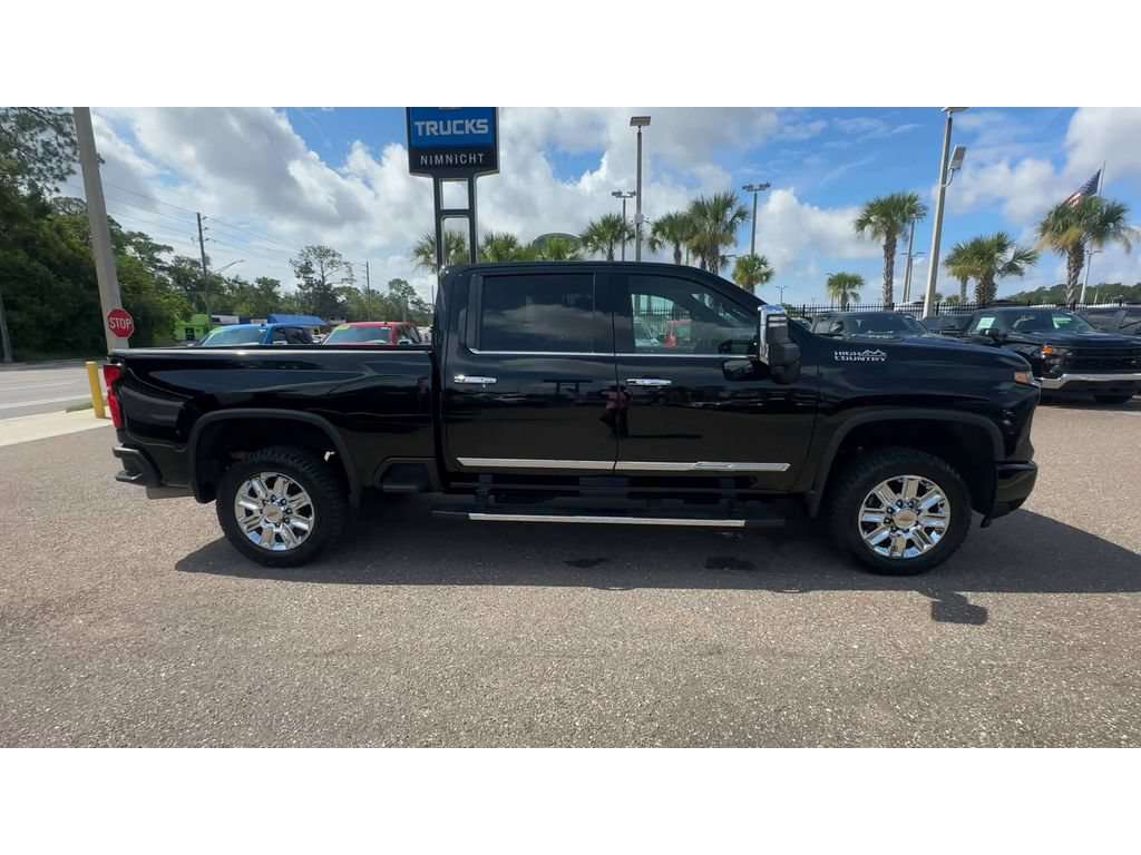 Used 2024 Chevrolet Silverado 2500 High Country w/ High Country Premium Package AWD/4WD image 9