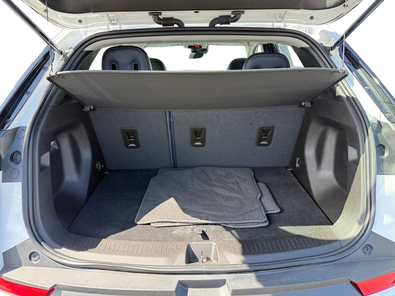 Used 2023 Chevrolet Bolt EUV Premier FWD image 17