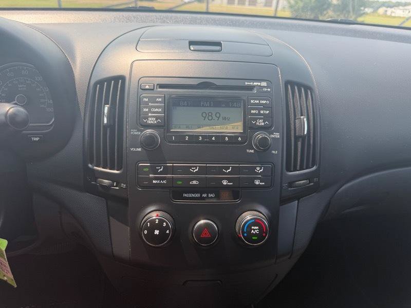 Used 2010 Hyundai Elantra GLS FWD image 17