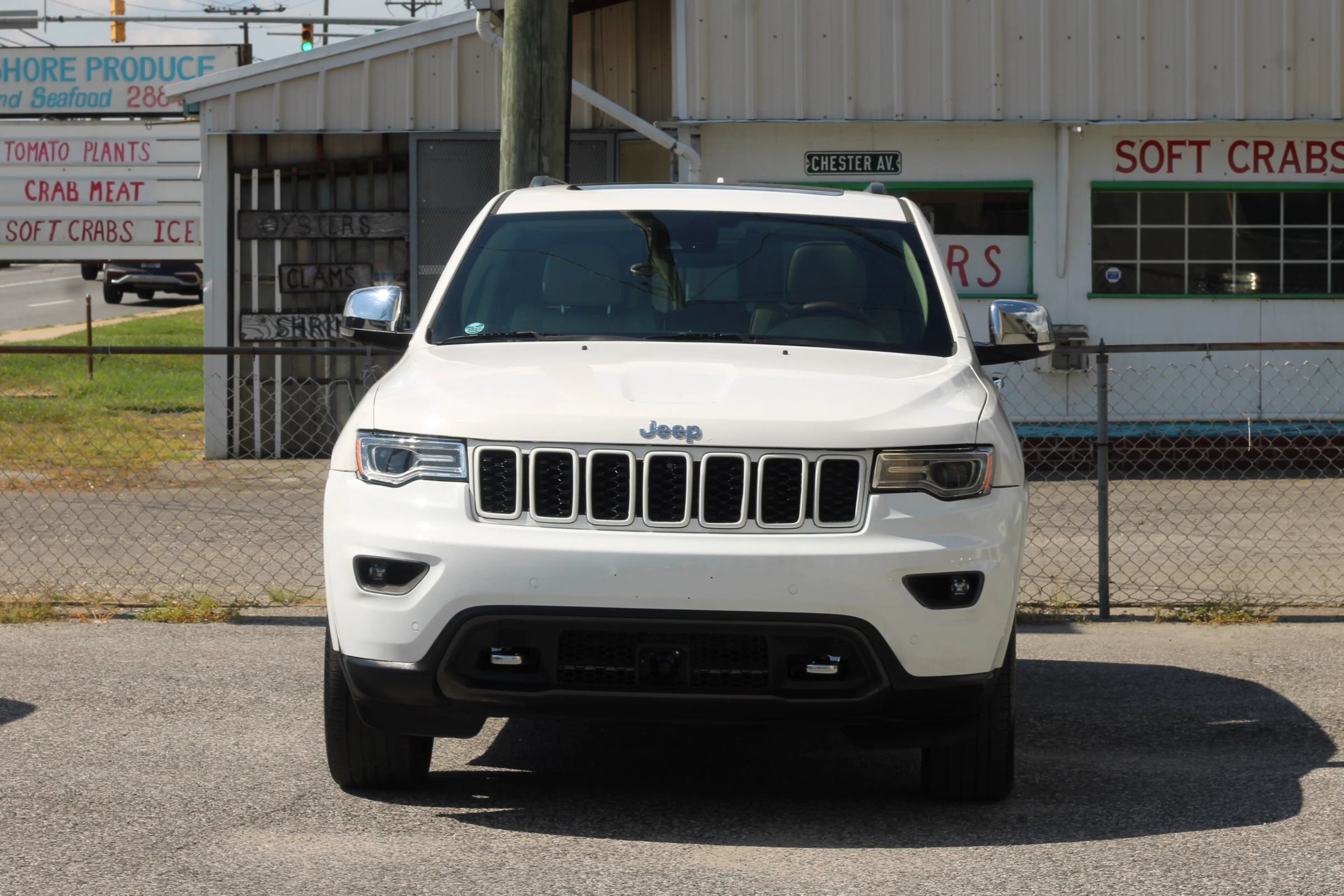 Used 2017 Jeep Grand Cherokee Overland w/ Jeep Active Safety Group AWD/4WD image 2