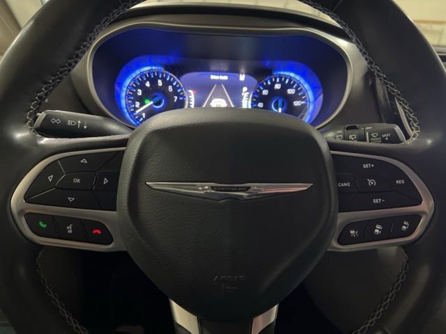 Used 2022 Chrysler Pacifica Touring-L image 27