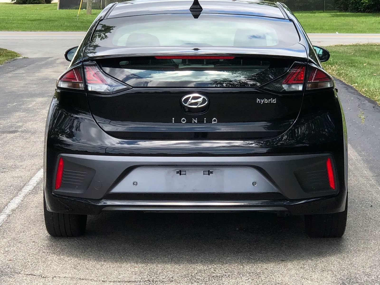 Used 2022 Hyundai Ioniq Limited FWD image 6