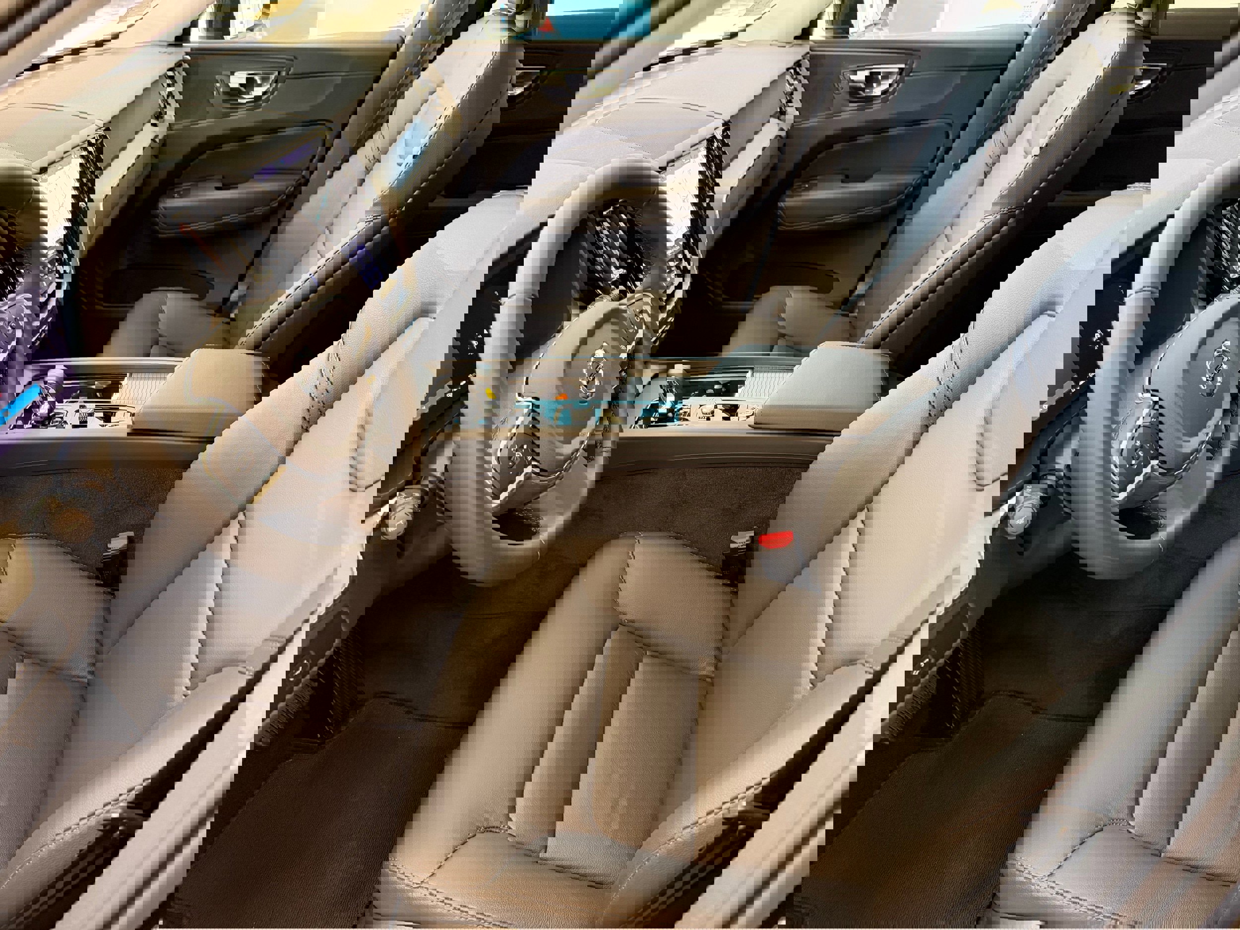 Certified 2025 Volvo XC60 B5 Core image 12