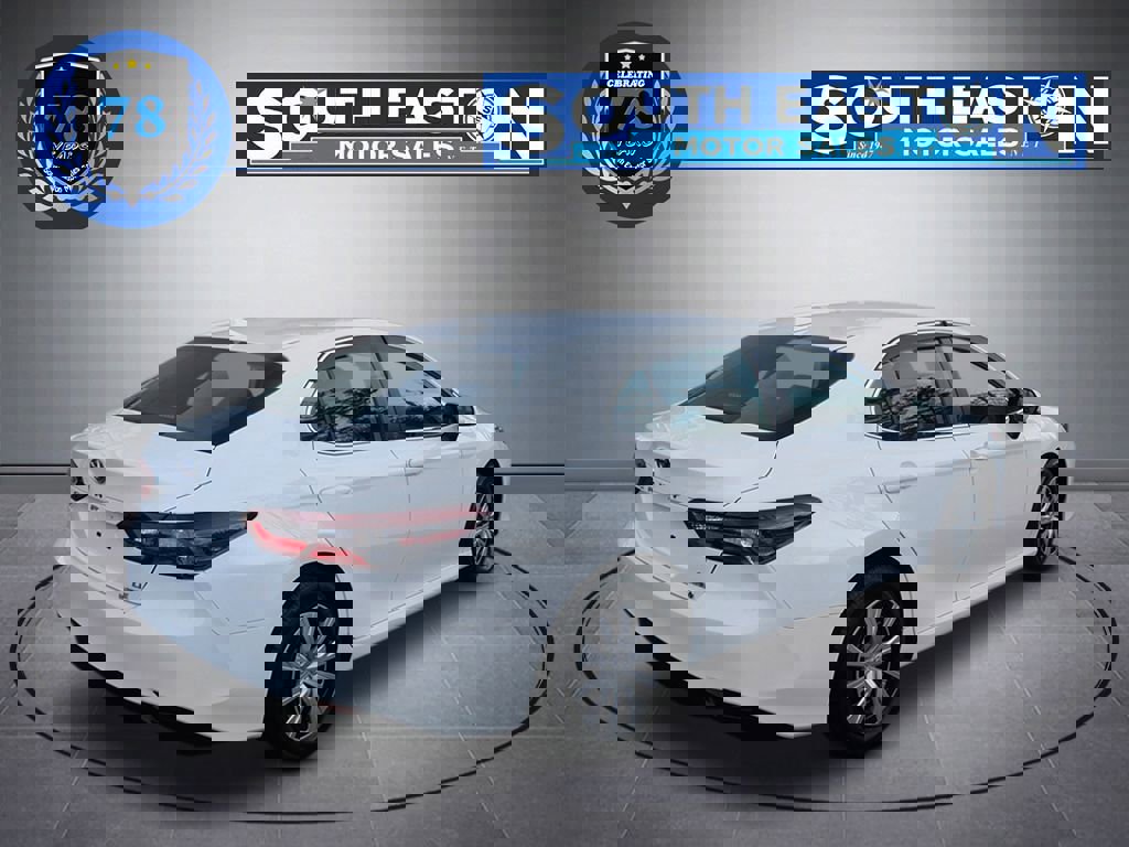 Used 2022 Toyota Camry LE image 6