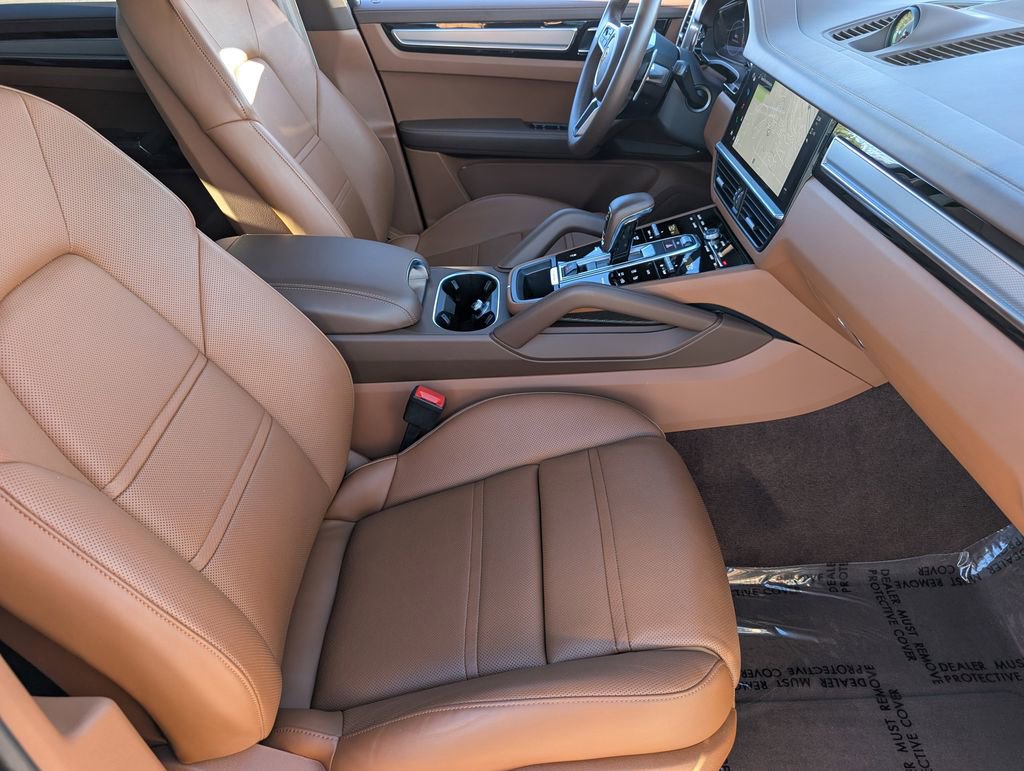 Used 2023 Porsche Cayenne Platinum Edition image 13