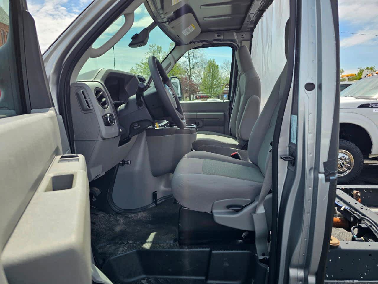 Used 2027 Ford E-350 and Econoline 350 Super Duty w/ Driver's Safety Package RWD image 3