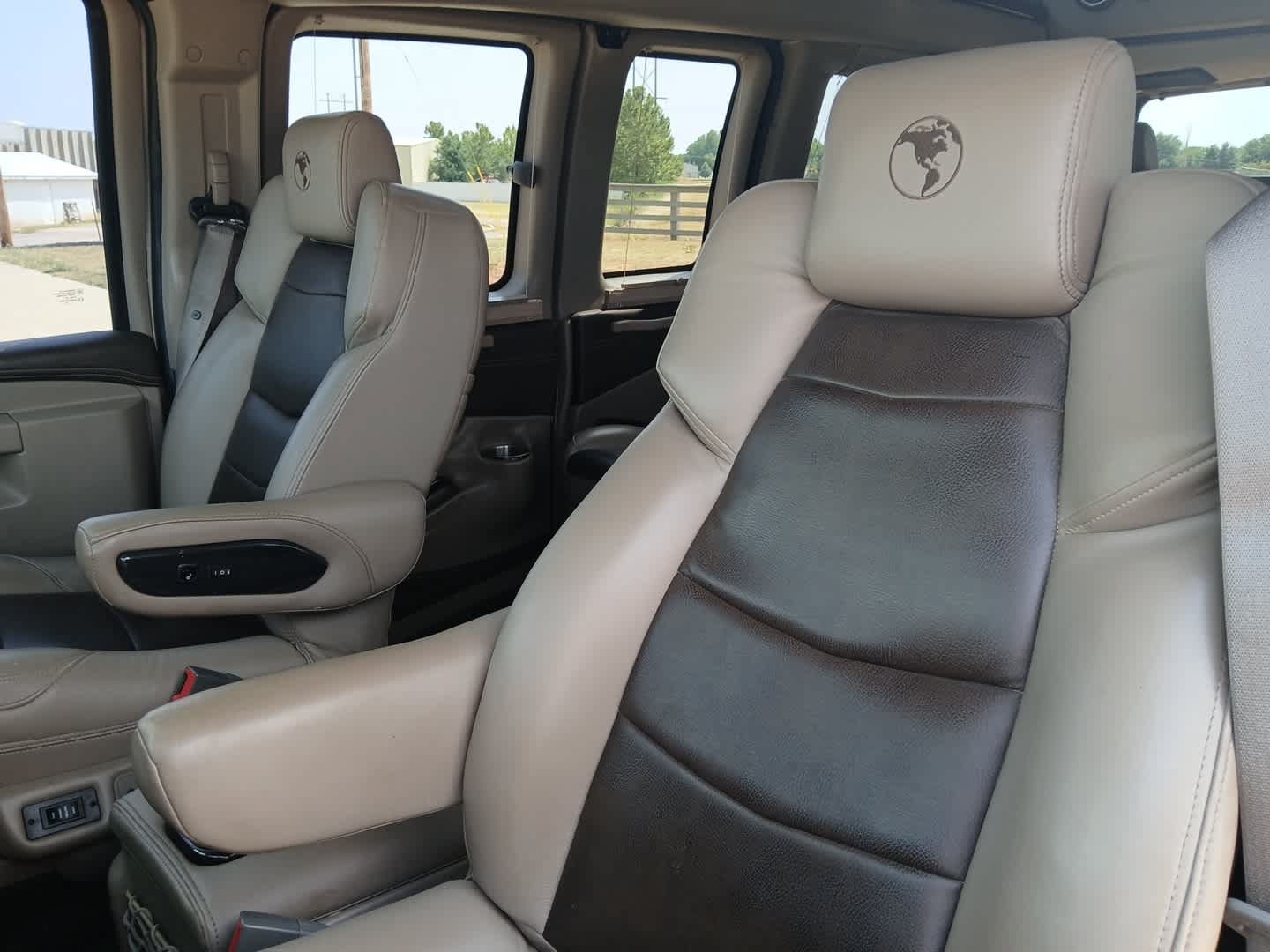 Used 2021 Chevrolet Express 2500 w/ Enhanced Convenience Package RWD image 20