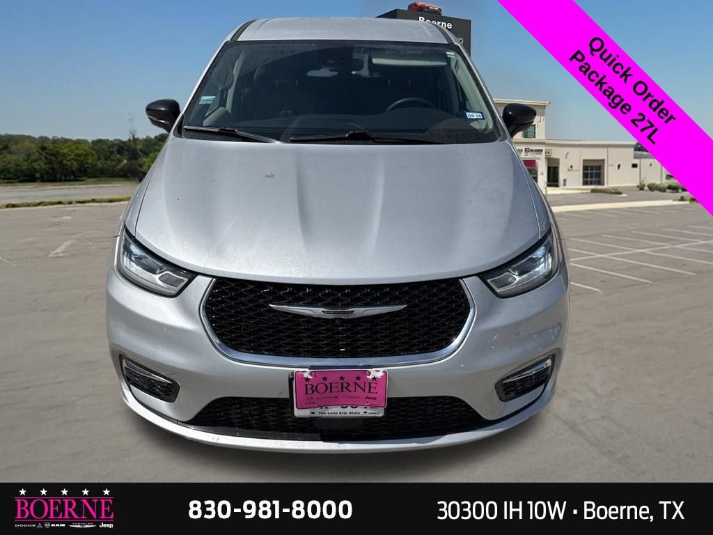 Used 2024 Chrysler Pacifica Touring-L AWD/4WD image 6