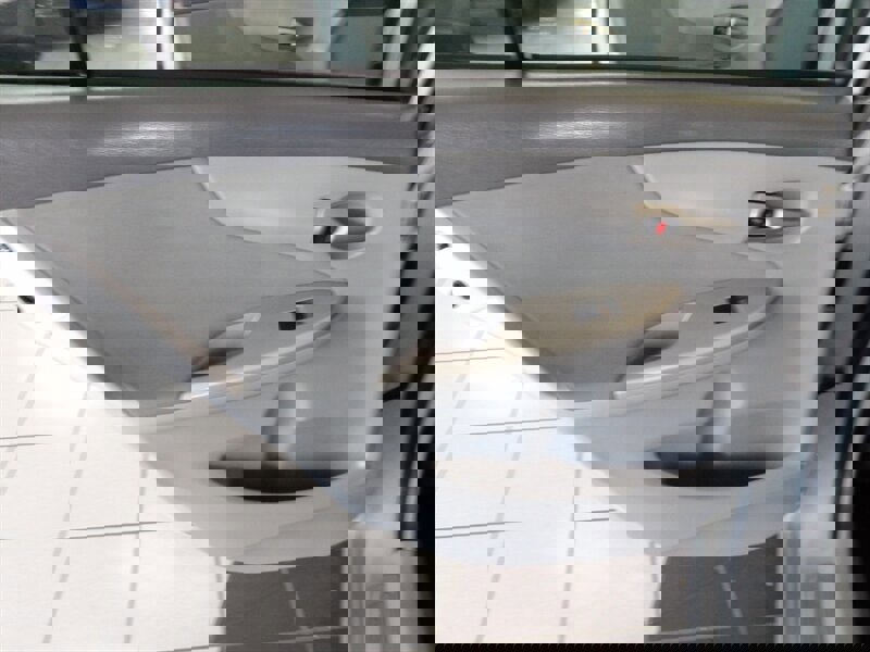 Used 2010 Toyota Corolla image 18