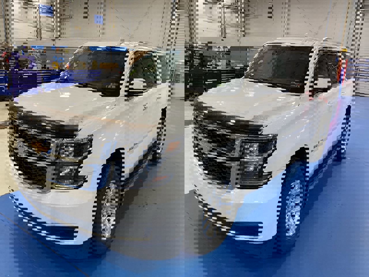 Used 2018 Chevrolet Suburban LT image 3