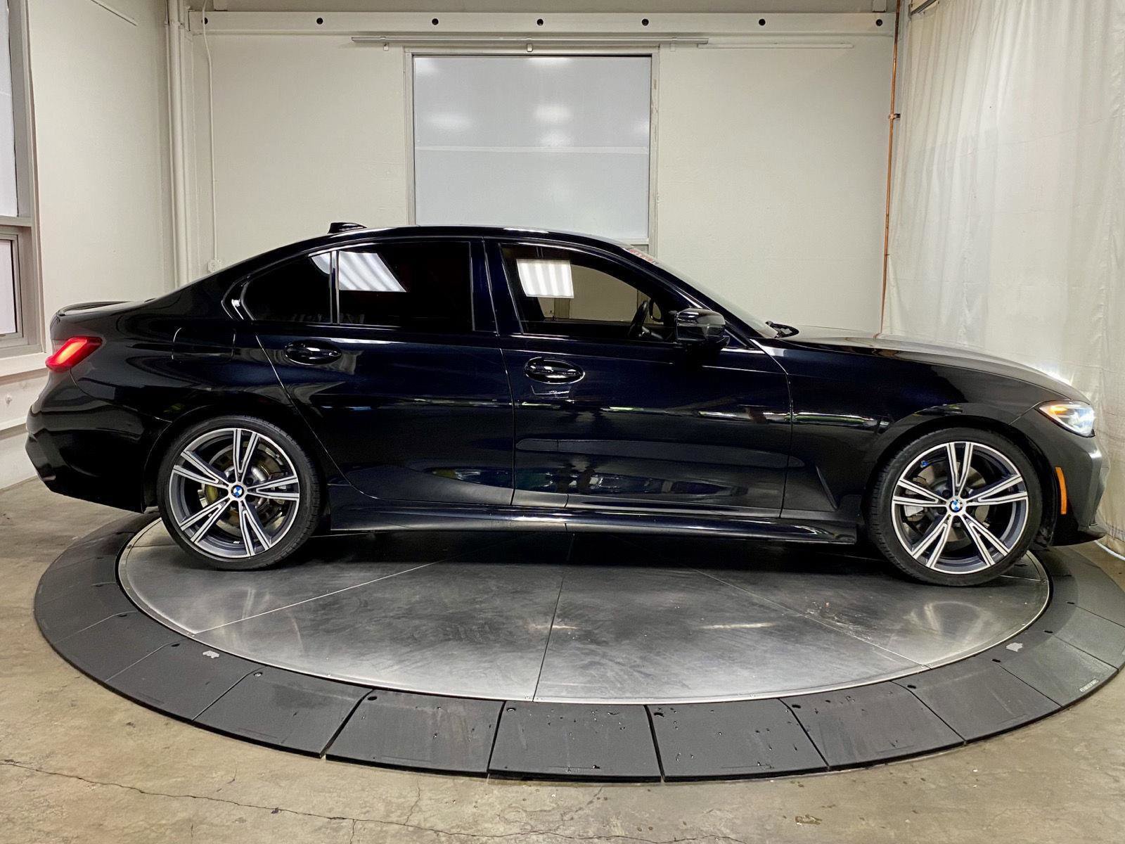 Used 2022 BMW 330i Sedan w/ M Sport Package RWD image 10