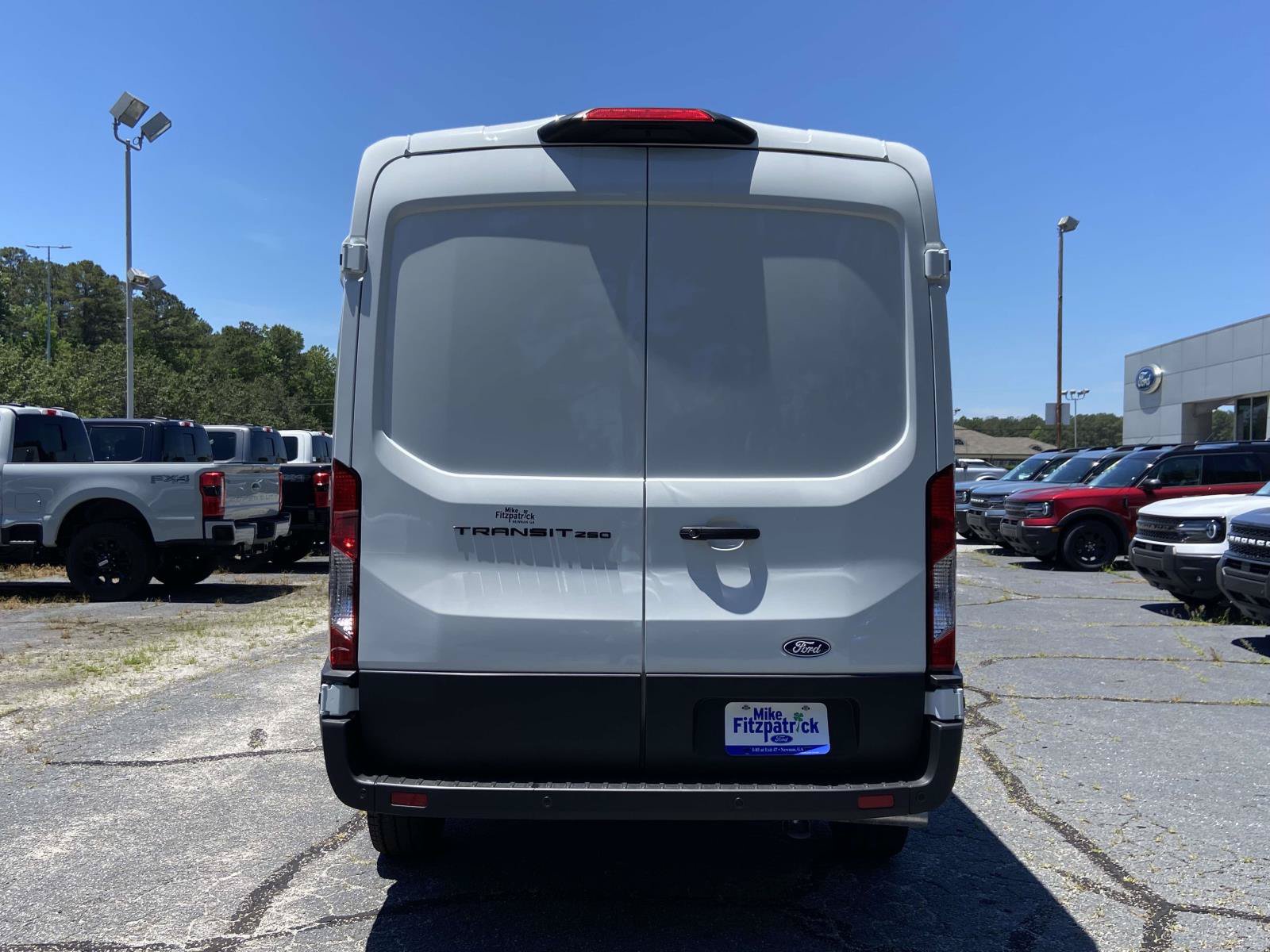 New 2026 Ford Transit 250 148 Medium Roof w/ Load Area Protection Package RWD image 4
