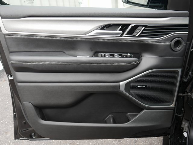 Used 2025 Jeep Wagoneer Series II image 12