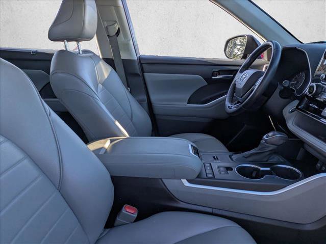 Used 2021 Toyota Highlander XLE image 23