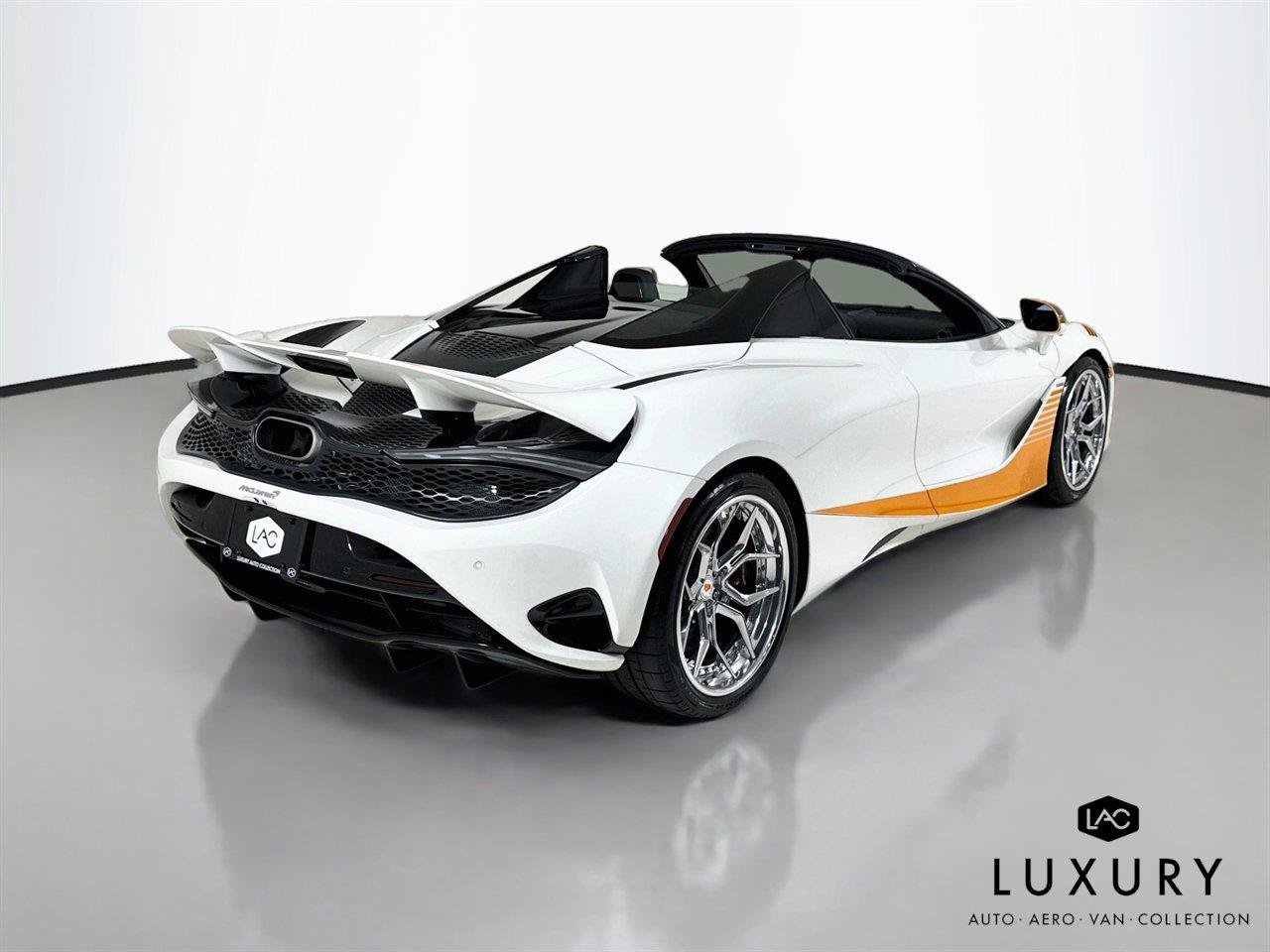 Used 2024 McLaren 750S Spider RWD image 6