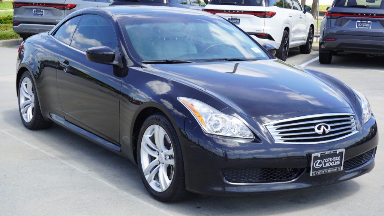 Used 2010 INFINITI G37 Convertible w/ Premium Pkg RWD image 3