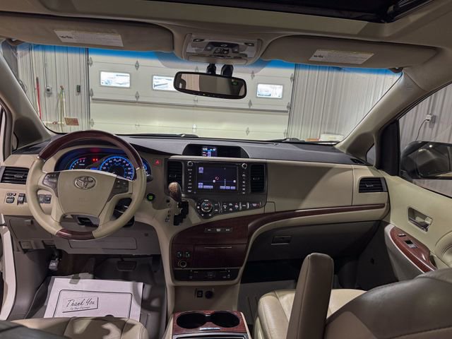 Used 2013 Toyota Sienna Limited w/ Premium Pkg image 19