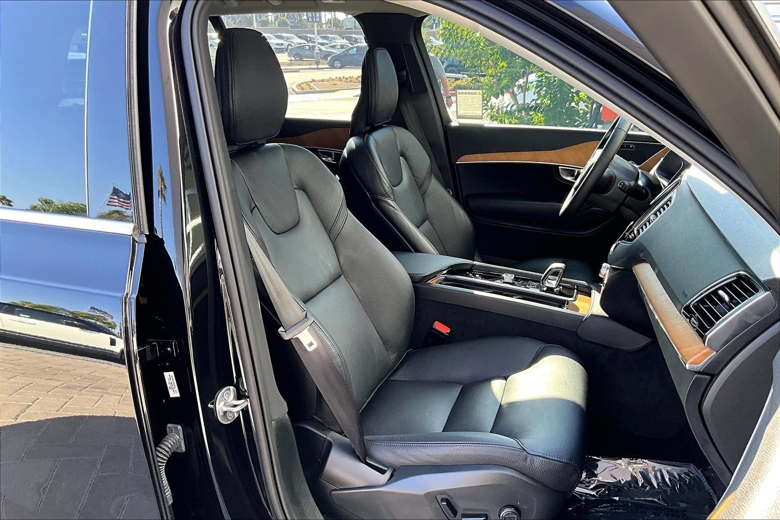 Used 2025 Volvo XC90 B6 Plus w/ Protection Package Premier AWD/4WD image 7