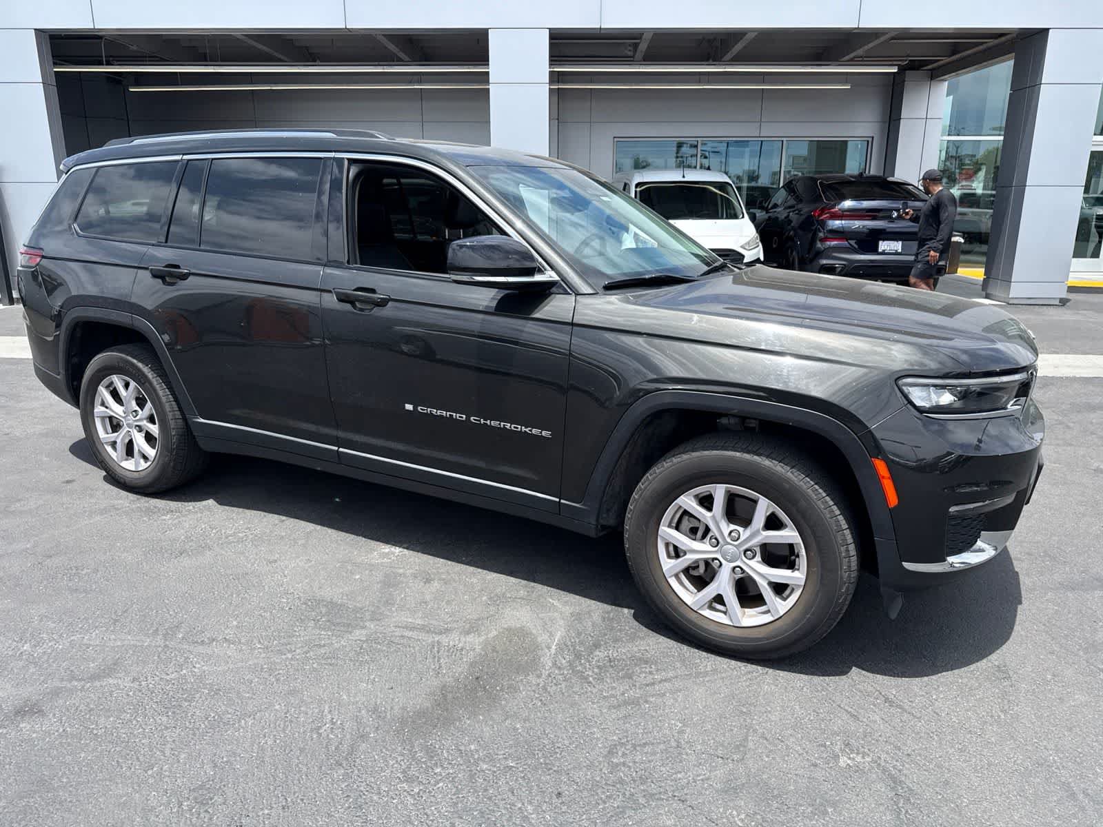 Used 2022 Jeep Grand Cherokee L Limited AWD/4WD image 9