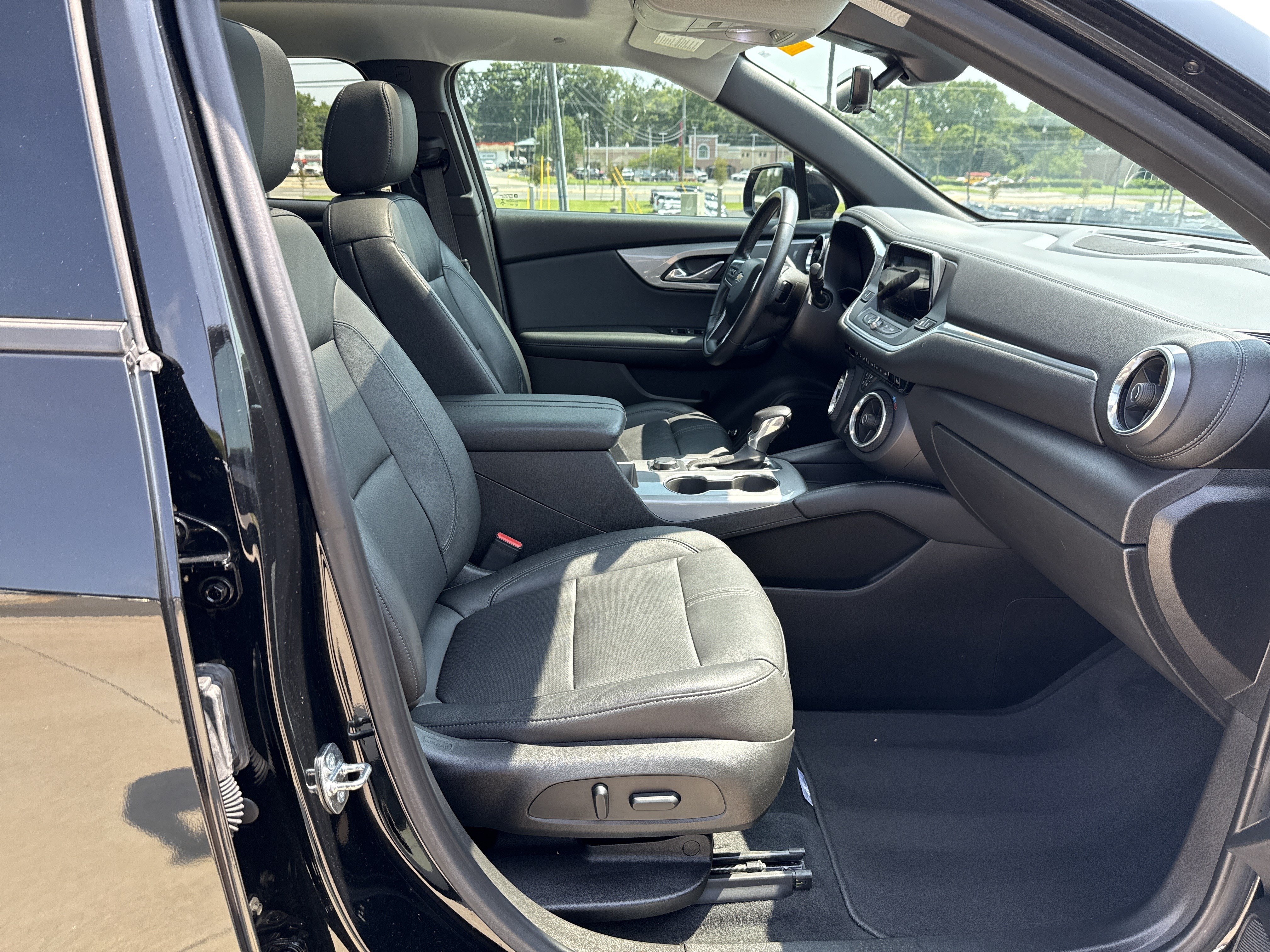 Used 2020 Chevrolet Blazer LT w/ Sound & Technology Package FWD image 32