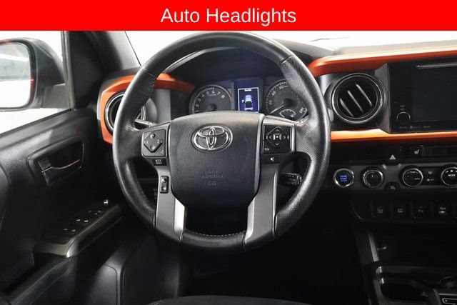 Used 2016 Toyota Tacoma TRD Off-Road w/ Premium & Technology Package AWD/4WD image 17