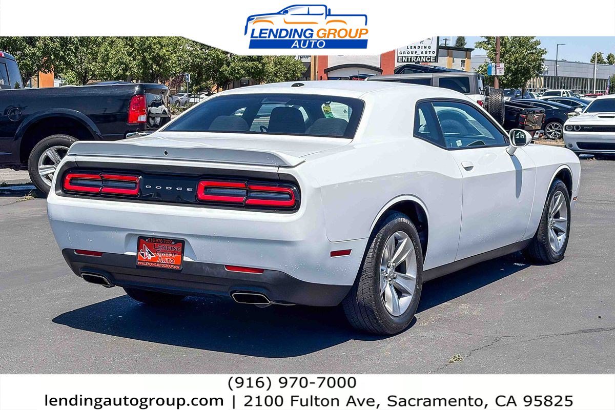 Used 2022 Dodge Challenger SXT RWD image 4