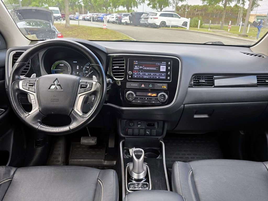 Used 2018 Mitsubishi Outlander SEL image 12