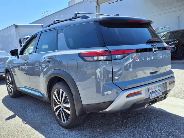 Certified 2025 Nissan Pathfinder Platinum FWD image 3