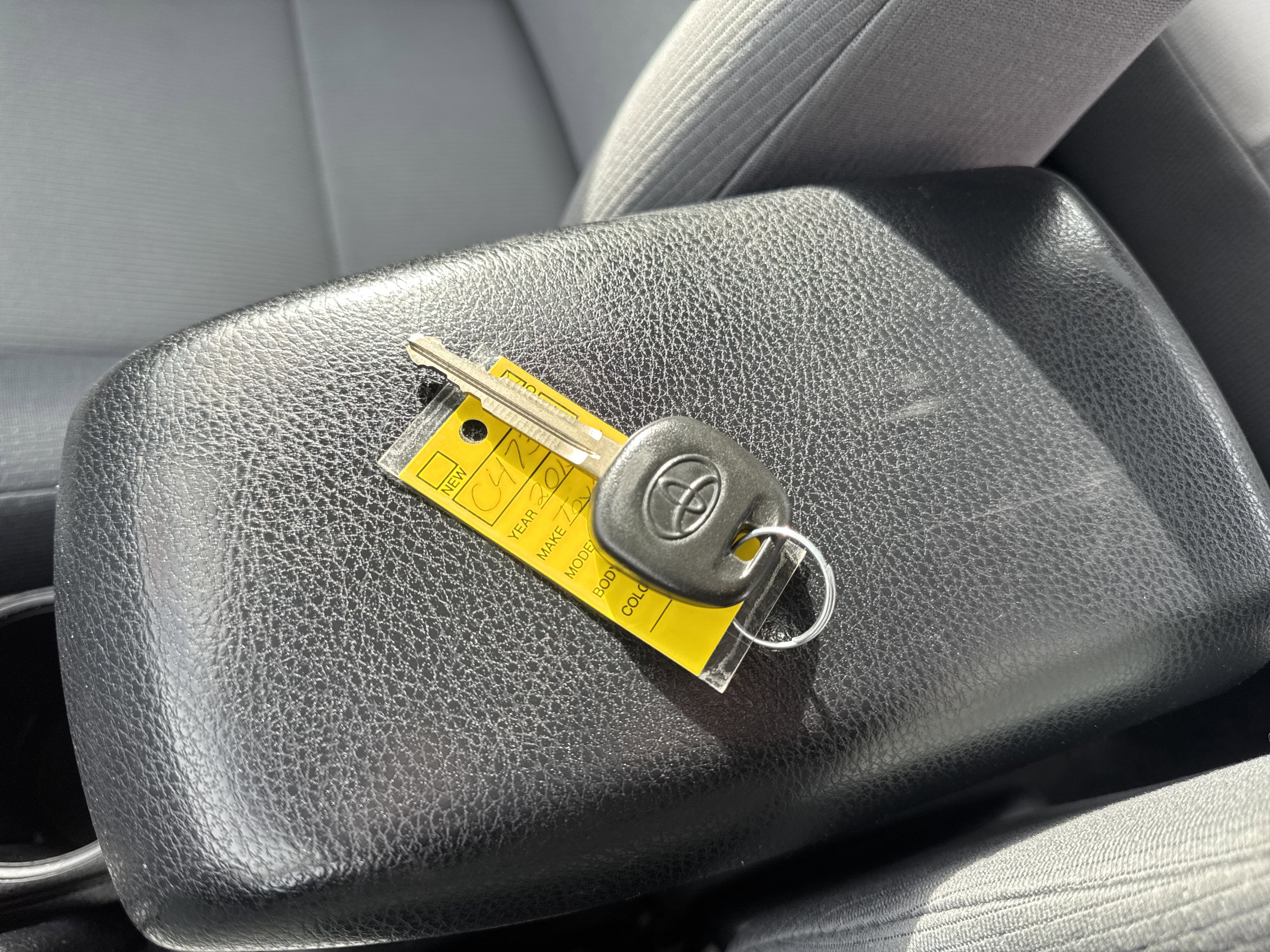 Used 2015 Toyota Corolla L FWD image 31