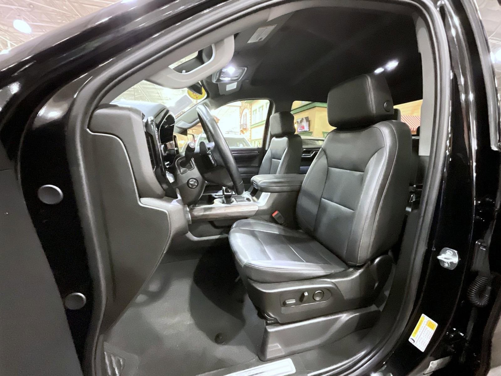 Used 2024 Chevrolet Silverado 1500 LTZ AWD/4WD image 10