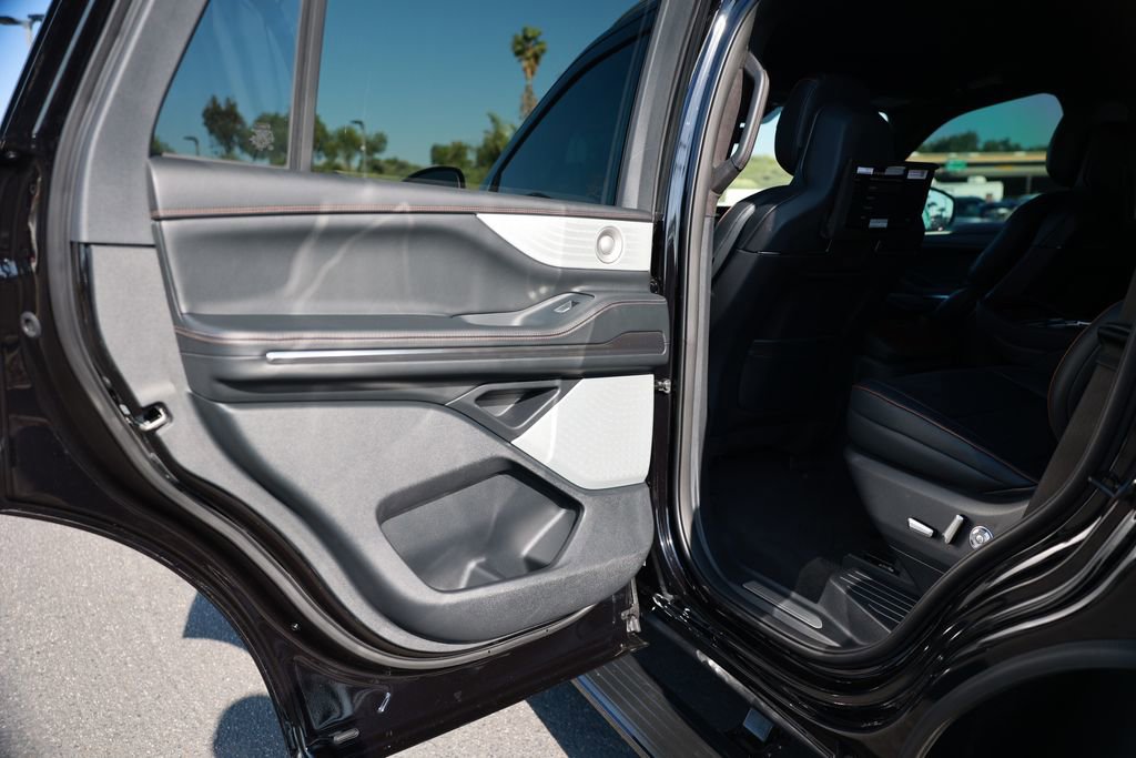 Used 2025 Lincoln Navigator Black Label image 40