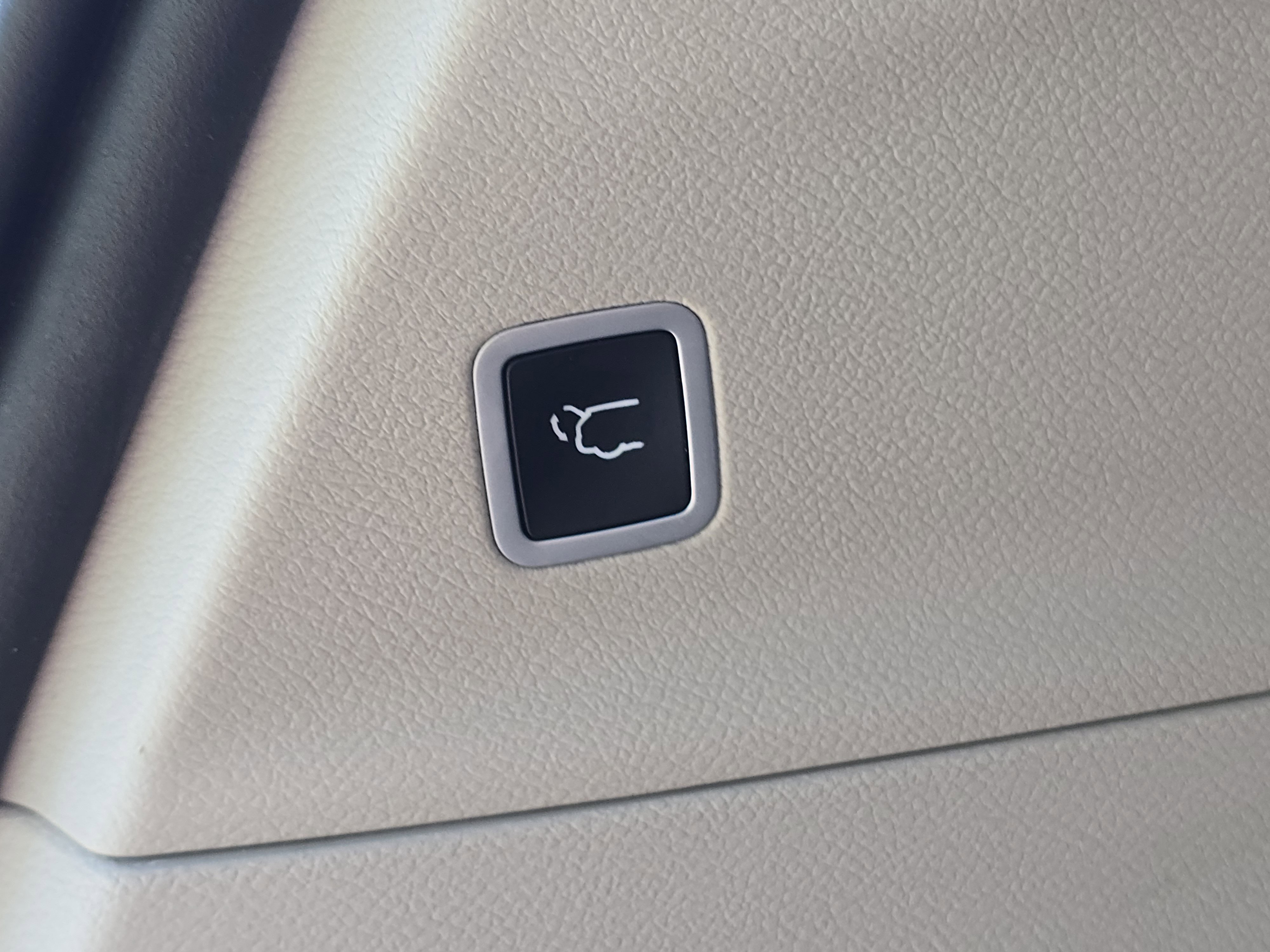 Used 2019 Chrysler Pacifica Touring Plus w/ Tire & Wheel Group FWD image 20