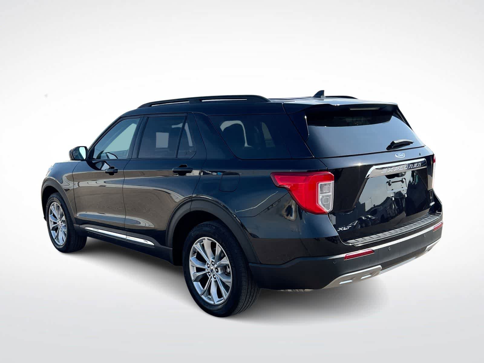 Used 2024 Ford Explorer XLT w/ Equipment Group 202A AWD/4WD image 6