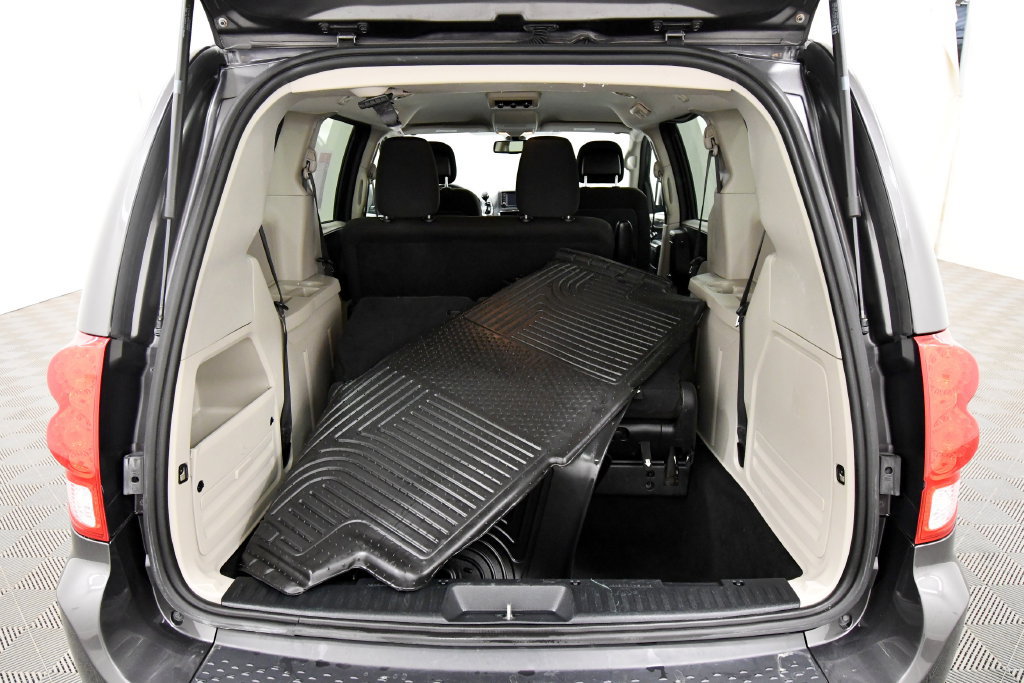 Used 2019 Dodge Grand Caravan SE FWD image 7