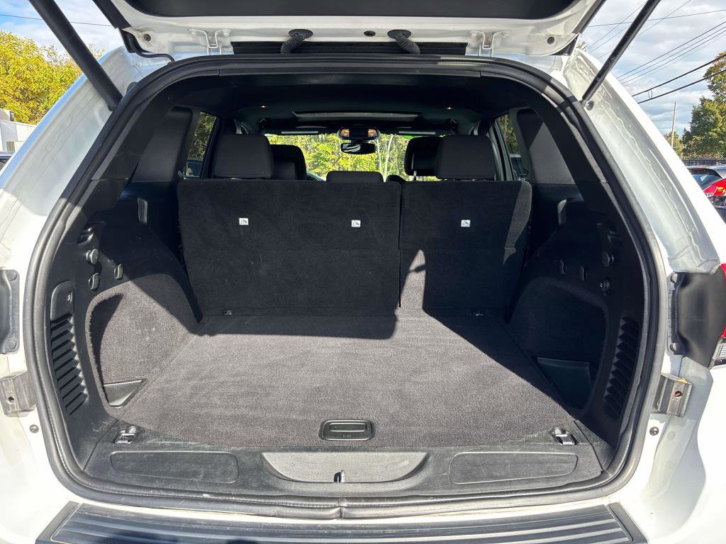 Used 2019 Jeep Grand Cherokee Laredo image 12