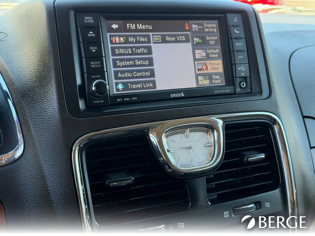 Used 2013 Chrysler Town & Country Touring-L w/ Driver Convenience Group FWD image 19
