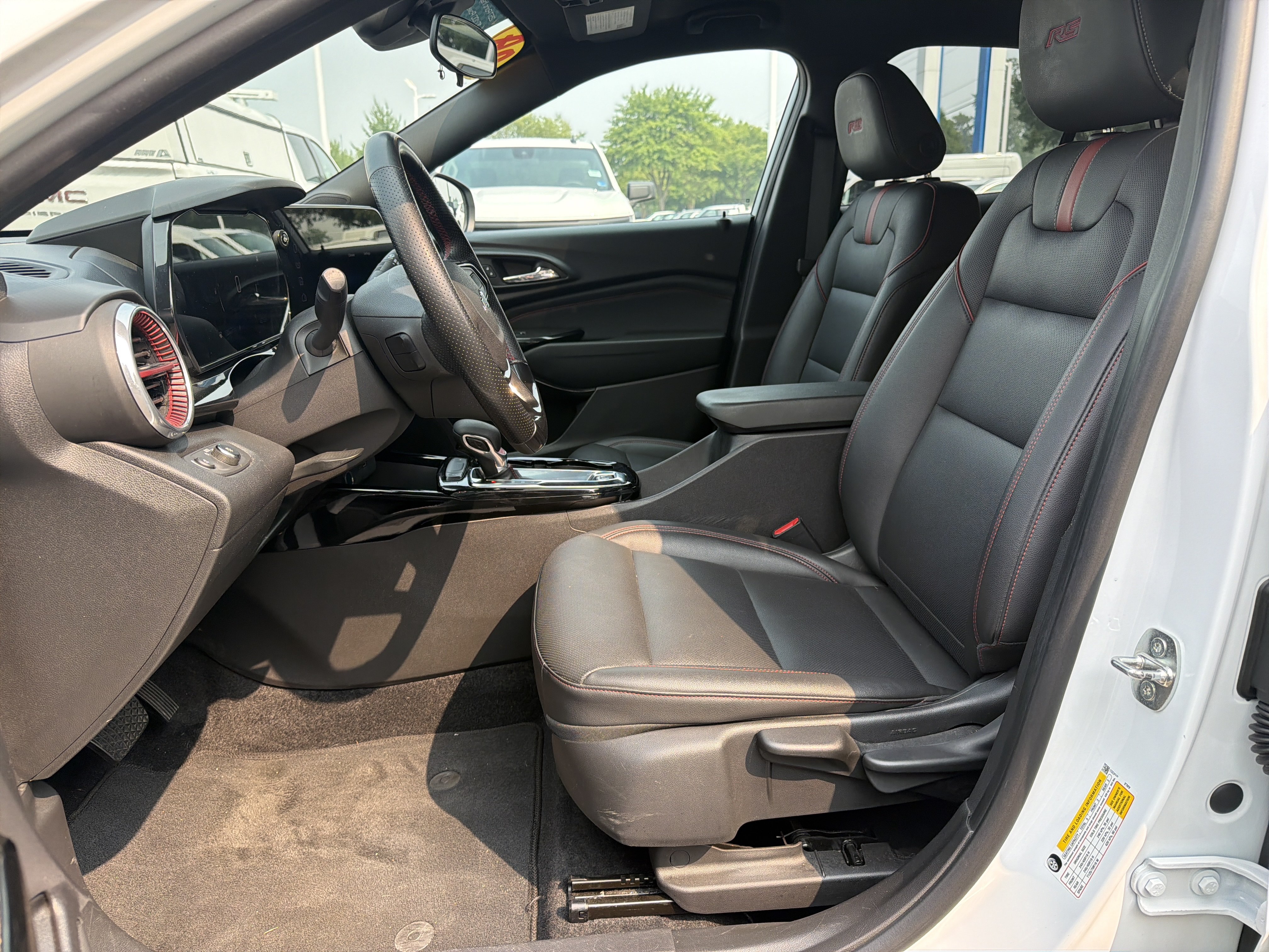 Used 2024 Chevrolet Trax RS FWD image 16