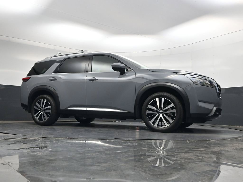 Certified 2025 Nissan Pathfinder Platinum w/ Cargo Package AWD/4WD image 36