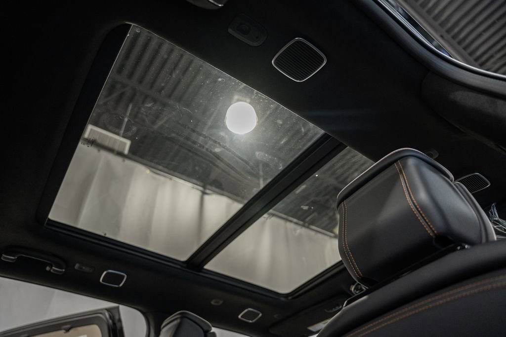 New 2024 Jeep Grand Wagoneer Series III w/ HD Trailer Tow Package image 36