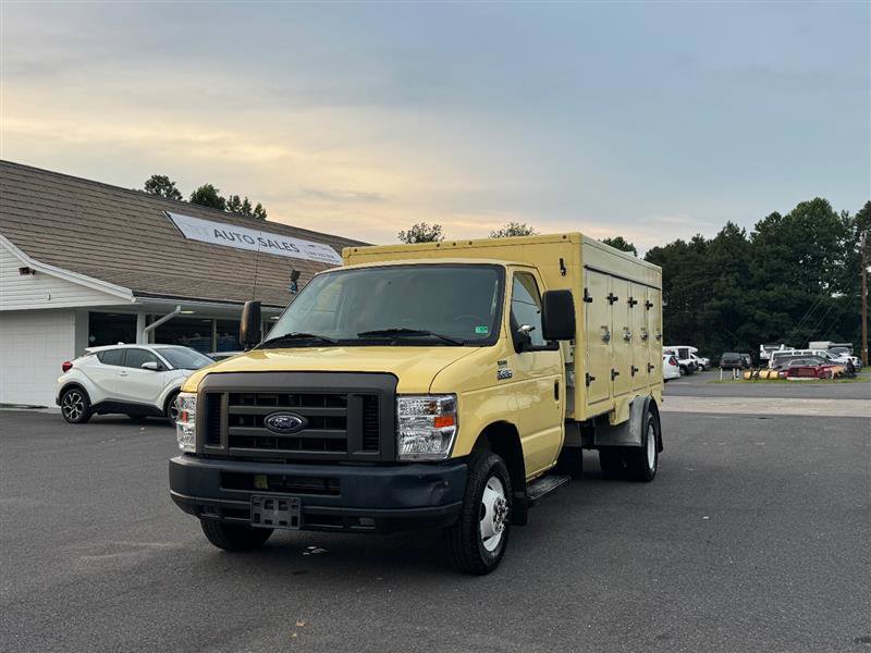 Used 2019 Ford E-450 and Econoline 450 Super Duty w/ Power Windows & Locks Group image 2